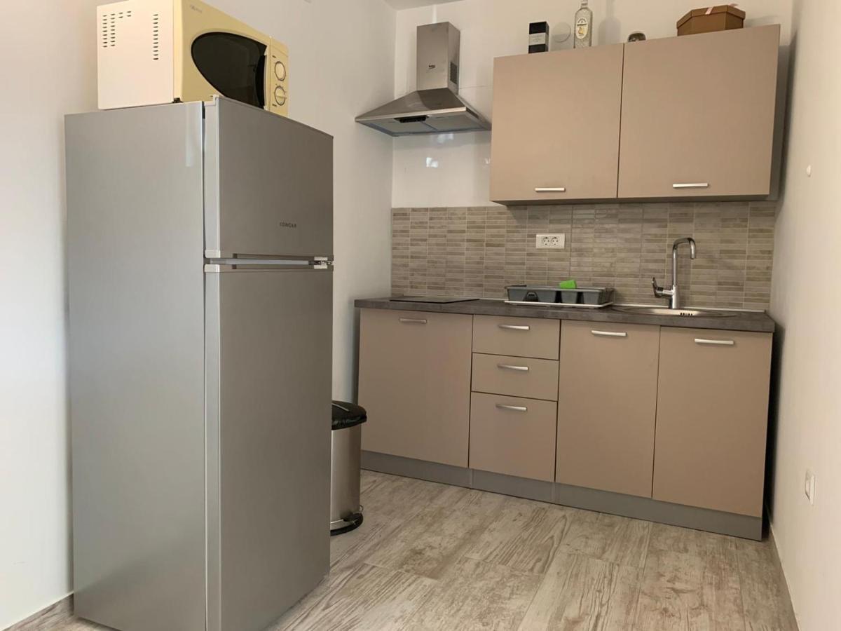 Apartment Mirakul セニ エクステリア 写真