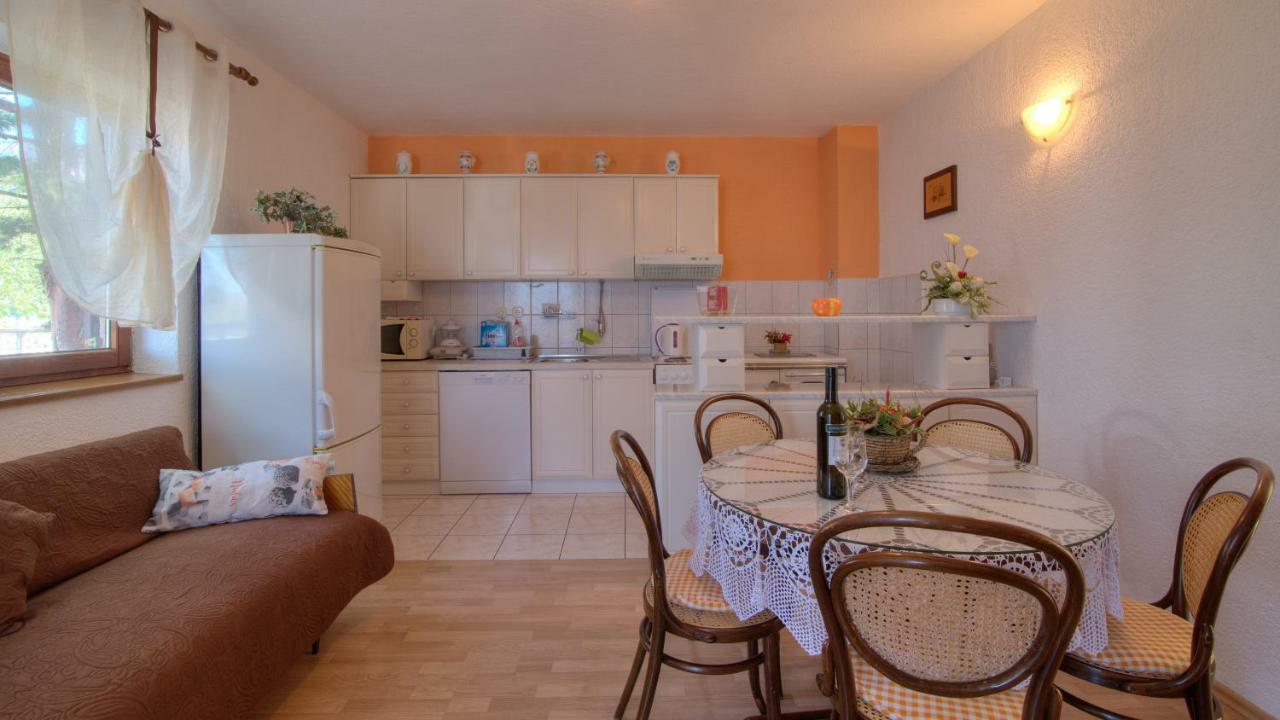 Apartment Mirakul セニ エクステリア 写真